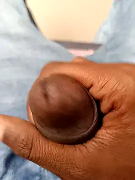 Snapshot of sexiestboii_ chatting on January 12, 6:51 am sexiestboii online show from January 12, 6:51 am