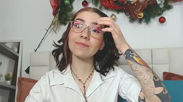 AriLumi online show from November 27, 7:49 pm