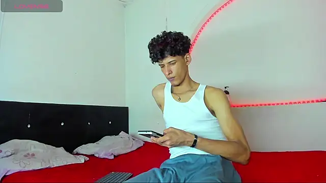 kaiborman00 online show from March 24, 3:22 am