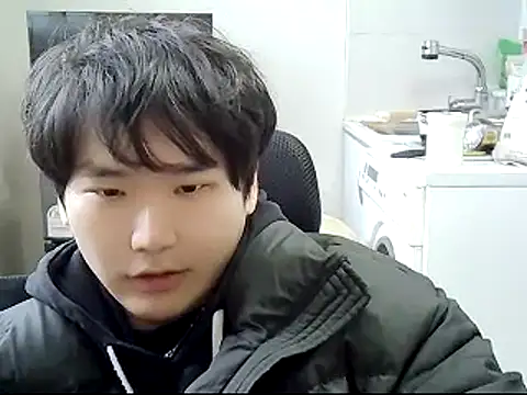 Snapshot of nbvmmbr chatting on March 1, 12:56 am nbvmmbr online show from March 1, 12:56 am