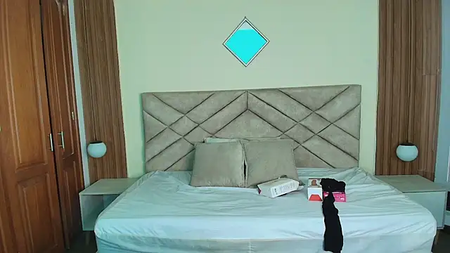 Laracooper  online show from March 28, 7:13 pm