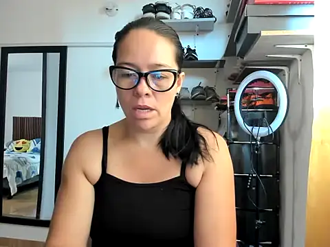 Snapshot of caroline_47 chatting on February 11, 1:05 pm caroline 47 online show from February 11, 1:05 pm