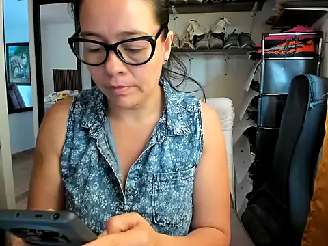 Snapshot of caroline_47 chatting on February 15, 3:31 pm caroline 47 online show from February 15, 3:31 pm