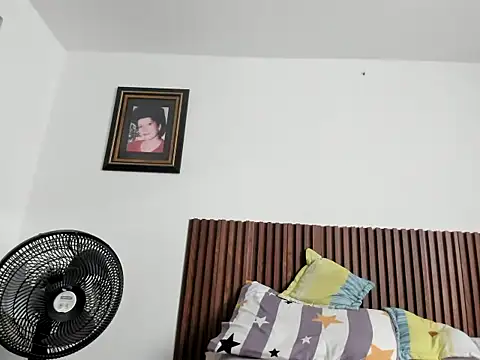 Snapshot of caroline_47 chatting on March 5, 8:05 pm caroline 47 online show from March 5, 8:05 pm