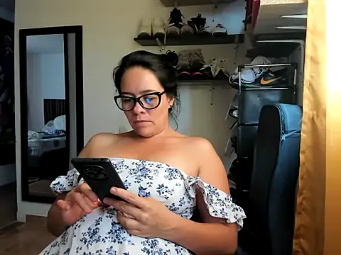 Snapshot of caroline_47 chatting on March 24, 8:36 pm caroline 47 online show from March 24, 8:36 pm