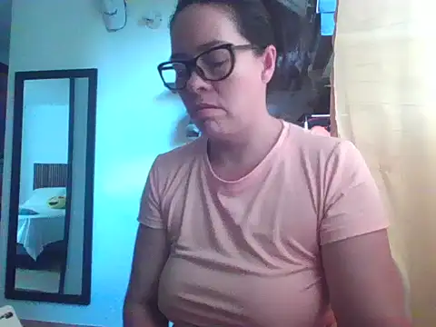 Snapshot of caroline_47 chatting on April 30, 3:29 pm caroline 47 online show from April 30, 3:29 pm