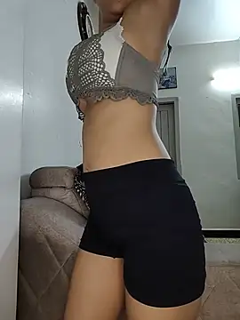 Snapshot of sexy_lelina chatting on June 24, 11:59 pm sexy lelina online show from June 24, 11:59 pm