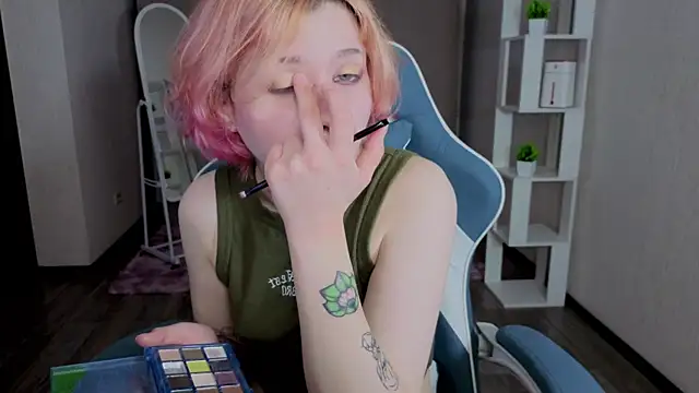 Snapshot of Kreks_frey chatting on November 17, 10:32 am Kreks frey online show from November 17, 10:32 am