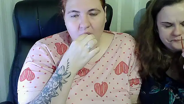 HollyXXEva online show from November 29, 6:33 pm