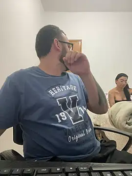 julianlondo111 online show from March 12, 4:51 am