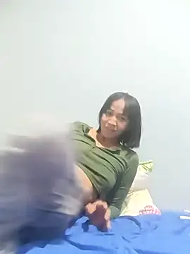 Snapshot of alexandra100gg chatting on November 13, 2:43 am alexandra100gg online show from November 13, 2:43 am