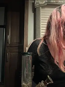 needlefaceUwU online show from November 13, 7:29 am