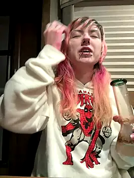 needlefaceUwU online show from November 21, 8:24 am