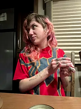 needlefaceUwU online show from November 22, 8:35 am