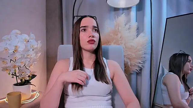 Snapshot of NoraBuffa chatting on November 20, 4:29 pm NoraBuffa online show from November 20, 4:29 pm