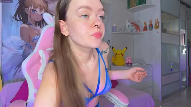 CheekySashaCharm online show from April 3, 6:22 am