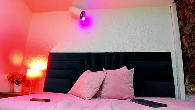 VictoriaRouge  online show from March 26, 4:07 am