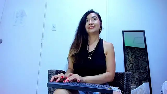 VictoriaRouge  online show from April 1, 3:51 am