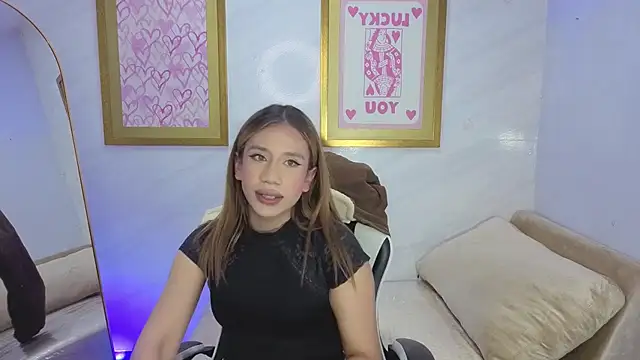 Evy Luxx v online show from March 8, 3:32 am