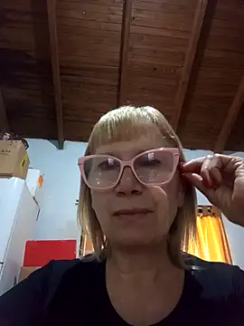 SexyMilf1211 online show from April 4, 1:30 pm