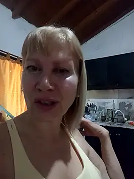Snapshot of SexyMilf1211 chatting on April 18, 2:43 pm SexyMilf1211 online show from April 18, 2:43 pm