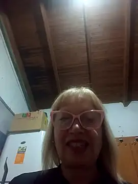 Snapshot of SexyMilf1211 chatting on May 5, 12:18 am SexyMilf1211 online show from May 5, 12:18 am
