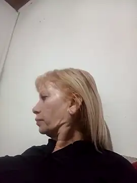 Snapshot of SexyMilf1211 chatting on May 6, 11:26 am SexyMilf1211 online show from May 6, 11:26 am