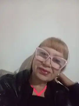 Snapshot of SexyMilf1211 chatting on May 22, 11:27 am SexyMilf1211 online show from May 22, 11:27 am