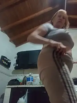 Snapshot of SexyMilf1211 chatting on May 25, 11:38 am SexyMilf1211 online show from May 25, 11:38 am