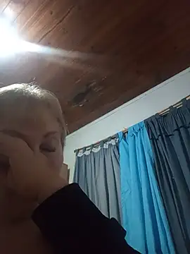 Snapshot of SexyMilf1211 chatting on June 6, 11:04 am SexyMilf1211 online show from June 6, 11:04 am