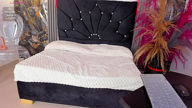 Adaya lys online show from November 18, 3:05 pm