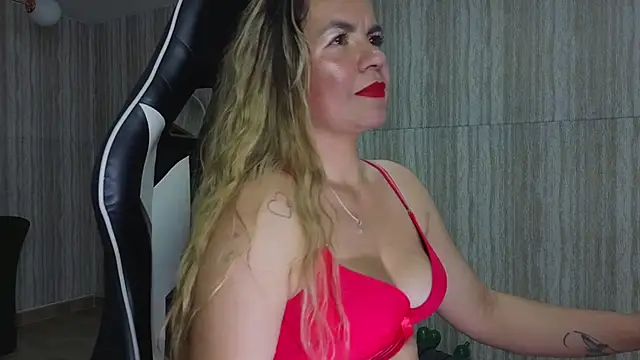 Snapshot of paula_lorens_t1_ chatting on November 15, 2:53 am paula lorens t1 online show from November 15, 2:53 am