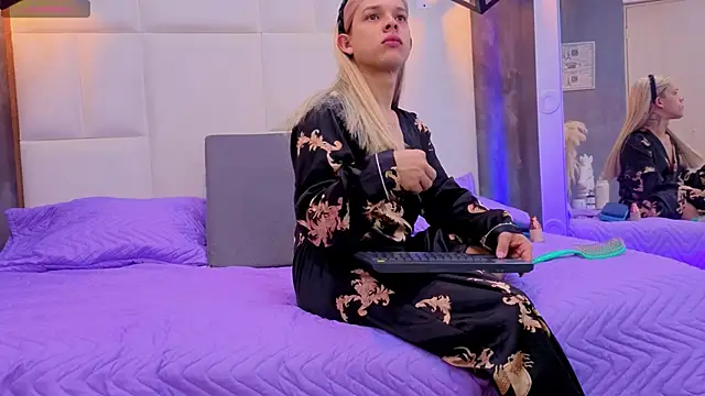 Valentino moretti online show from April 16, 1:34 pm