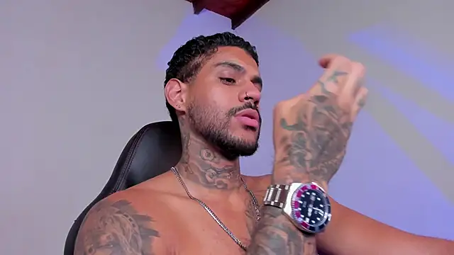 LuigiVitale 1 online show from November 19, 1:55 pm