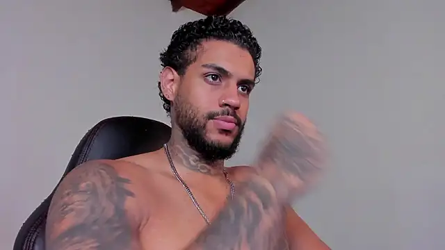 LuigiVitale 1 online show from February 10, 1:21 am