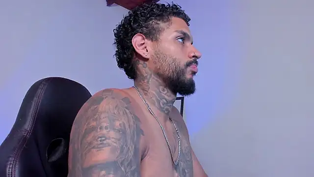 LuigiVitale 1 online show from February 27, 1:38 am