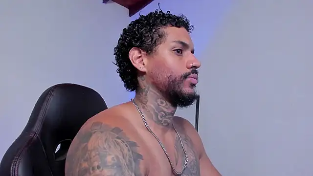 LuigiVitale 1 online show from March 28, 1:05 am