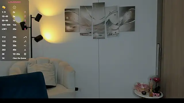 haileyflorez  online show from March 21, 4:10 pm