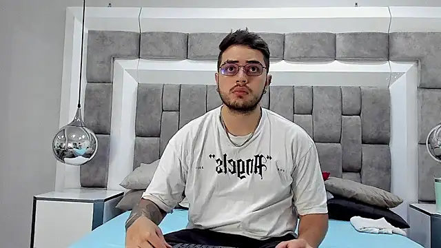 Ethan Greys online show from November 25, 4:01 am