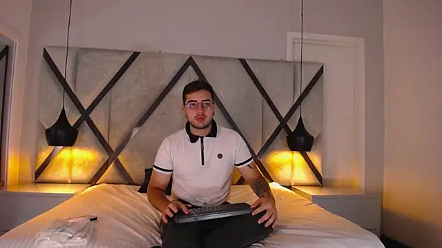 Ethan Greys online show from December 20, 11:45 pm