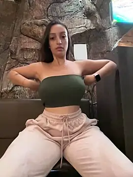 BelleRune online show from April 3, 6:17 pm