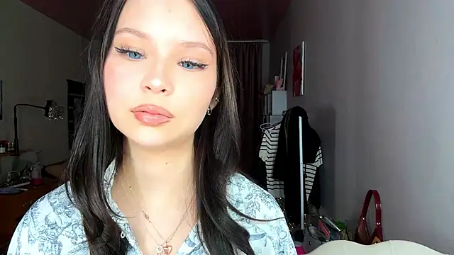 EmmaJonse online show from November 17, 11:05 am