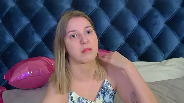 TinnaBurton online show from April 1, 4:04 pm