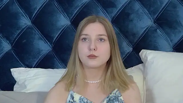 TinnaBurton online show from April 19, 4:06 pm