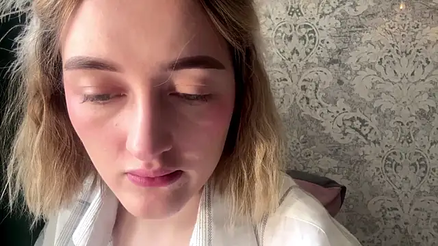 Emily lyy online show from November 29, 9:23 am