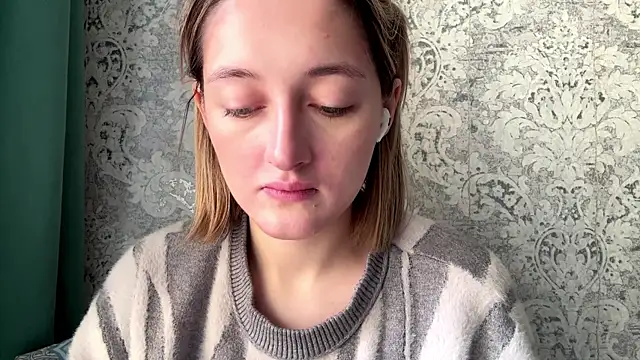 Emily lyy online show from December 14, 9:03 am