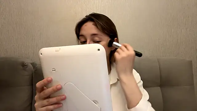 Emily lyy online show from January 10, 6:31 pm