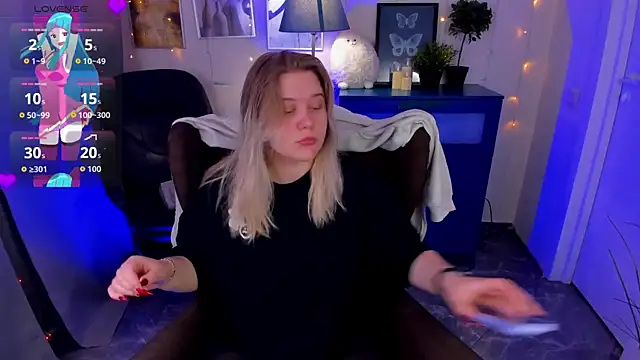 Snapshot of LouiseMous chatting on February 5, 8:46 pm LouiseMous online show from February 5, 8:46 pm