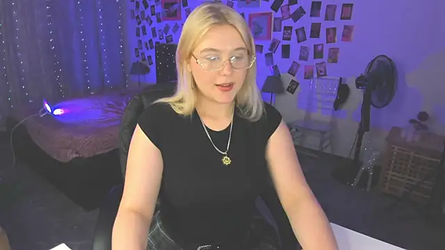 Snapshot of LouiseMous chatting on July 7, 3:16 pm LouiseMous online show from July 7, 3:16 pm