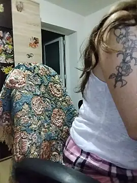 Snapshot of CrazyMaya39 chatting on July 1, 1:40 am CrazyMaya39 online show from July 1, 1:40 am